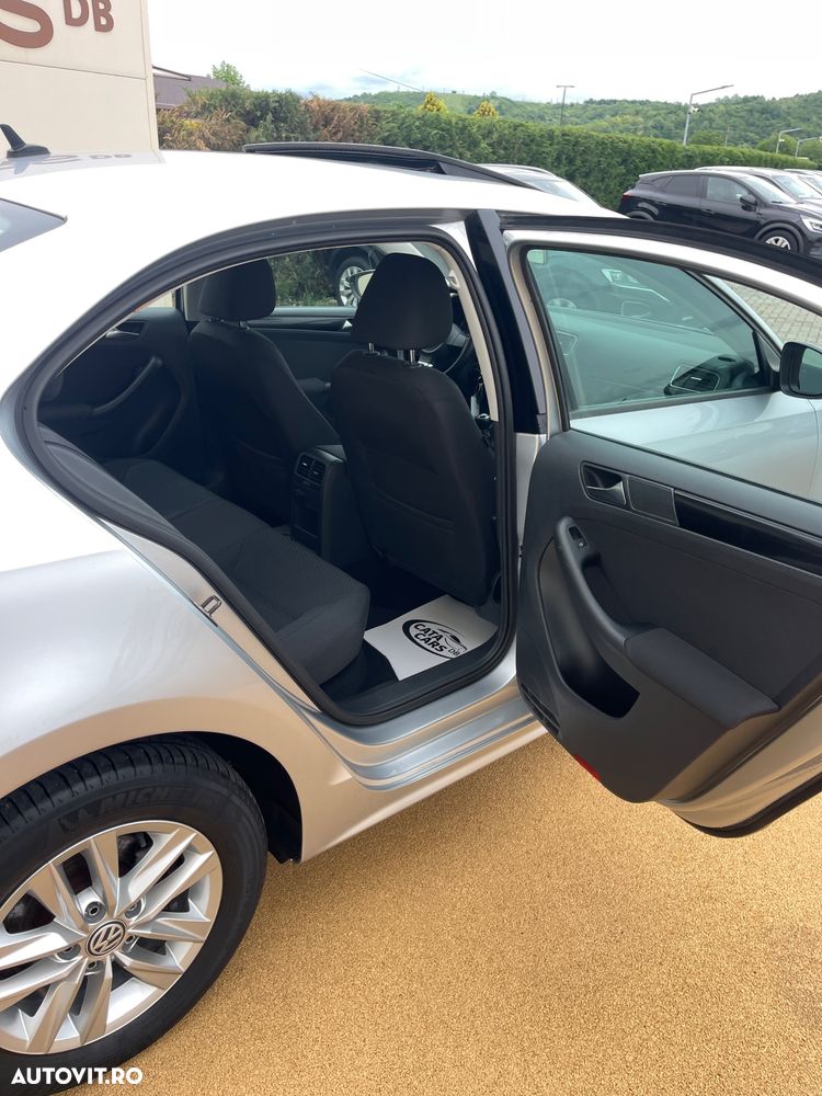Volkswagen Jetta 1.6 TDI Blue Motion Technology Life - 24