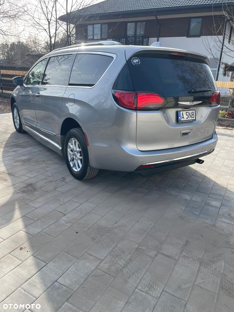 Chrysler Pacifica - 3