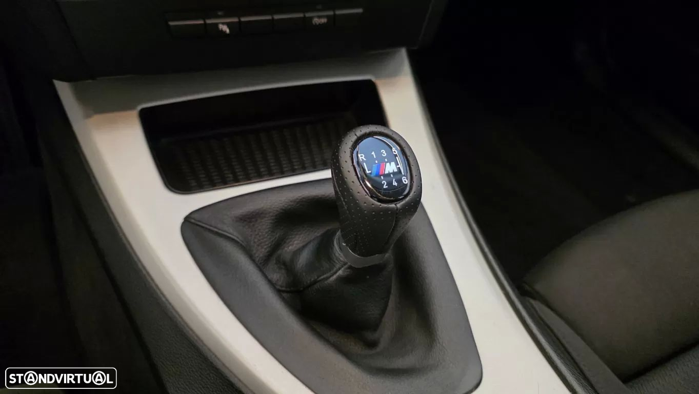 BMW 318 d Touring Navigation Sport - 37