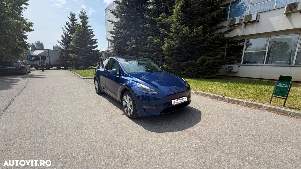Tesla Model Y - 2
