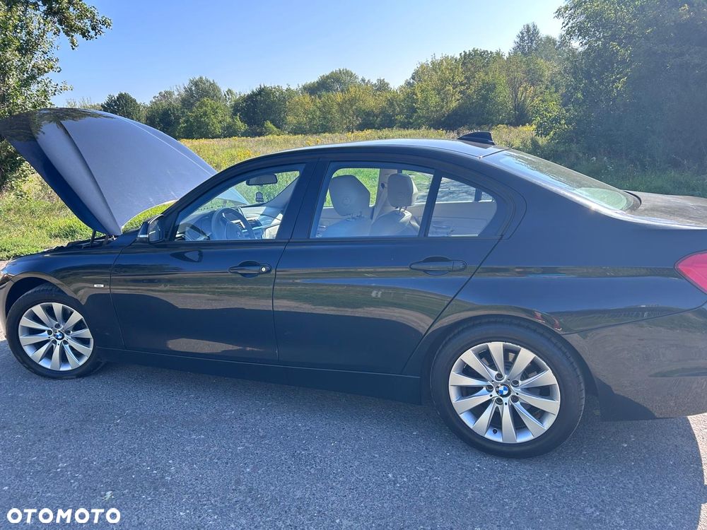 BMW Seria 3 320i - 8