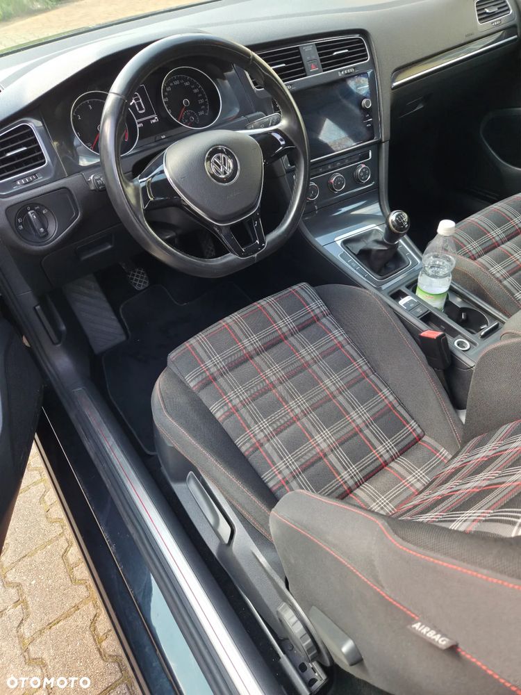 Volkswagen Golf - 14