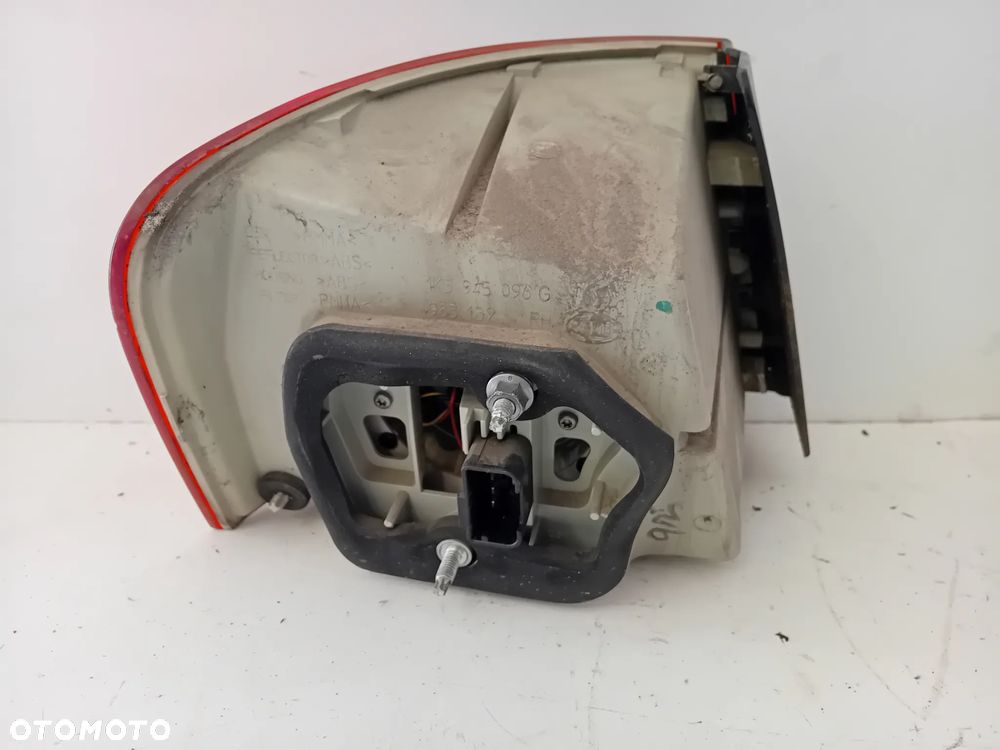Lampa tylna prawa VW JETTA 1K5945096G - 2