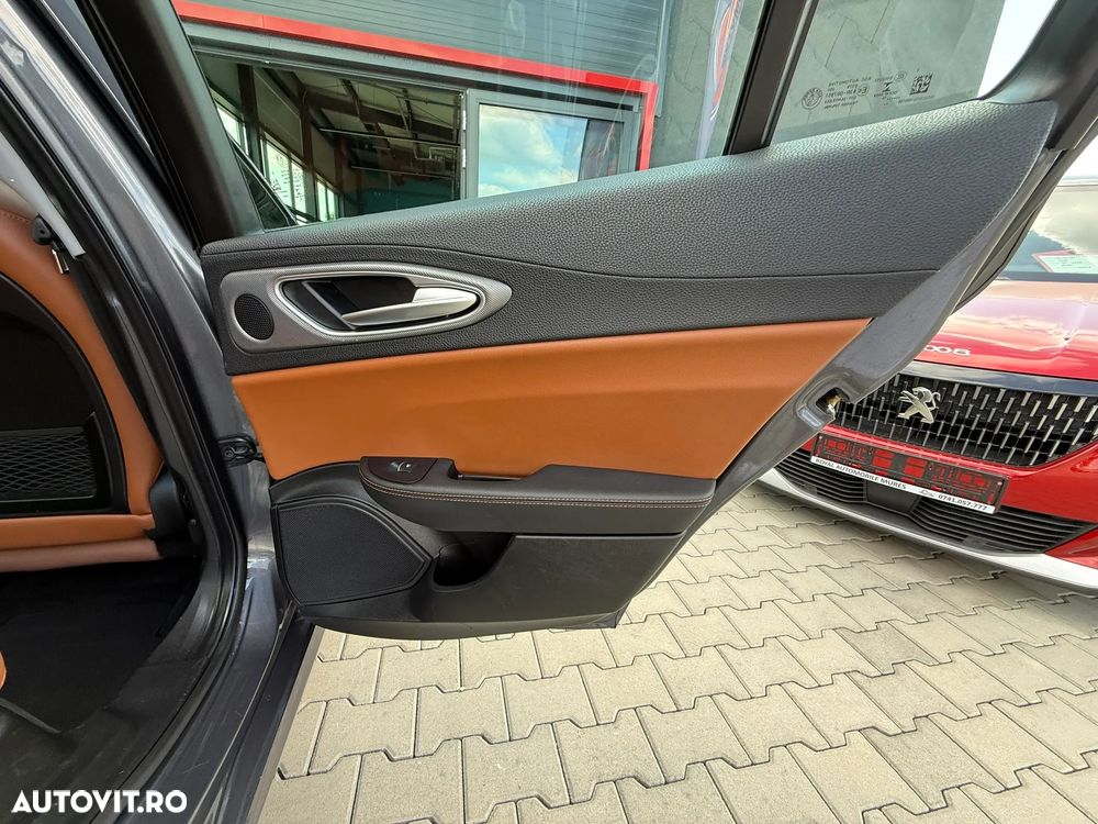 Alfa Romeo Giulia 2.2 JTDM Super - 23