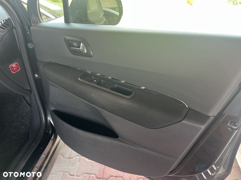 Peugeot 3008 1.6 HDi Premium - 17