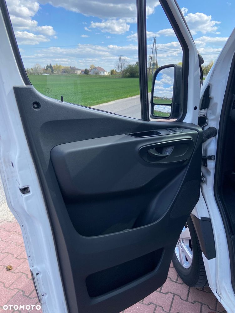 Mercedes-Benz Sprinter - 9