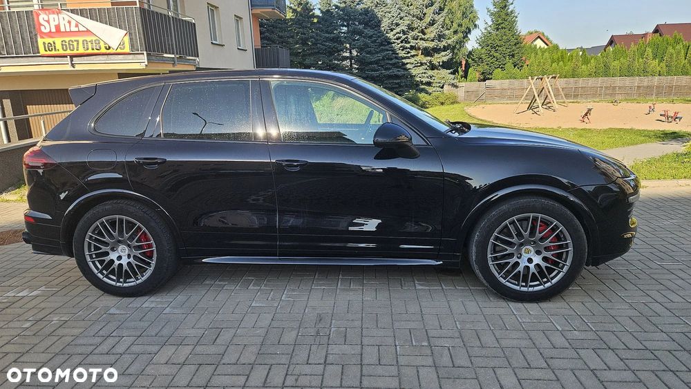 Porsche Cayenne GTS - 5