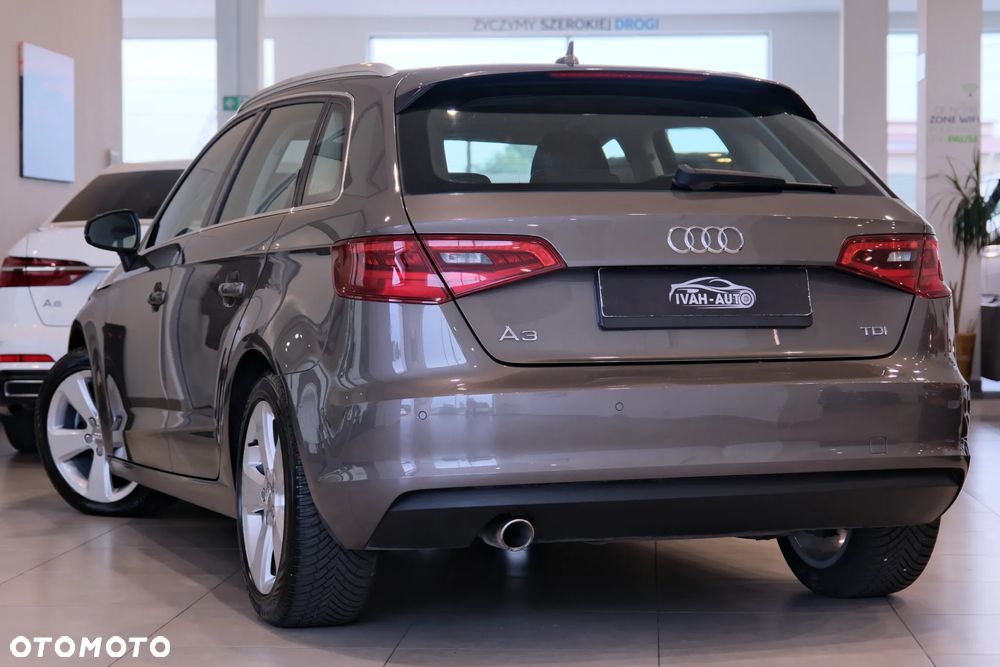 Audi A3 Sportback 1.6 TDI S tronic Ambiente - 13