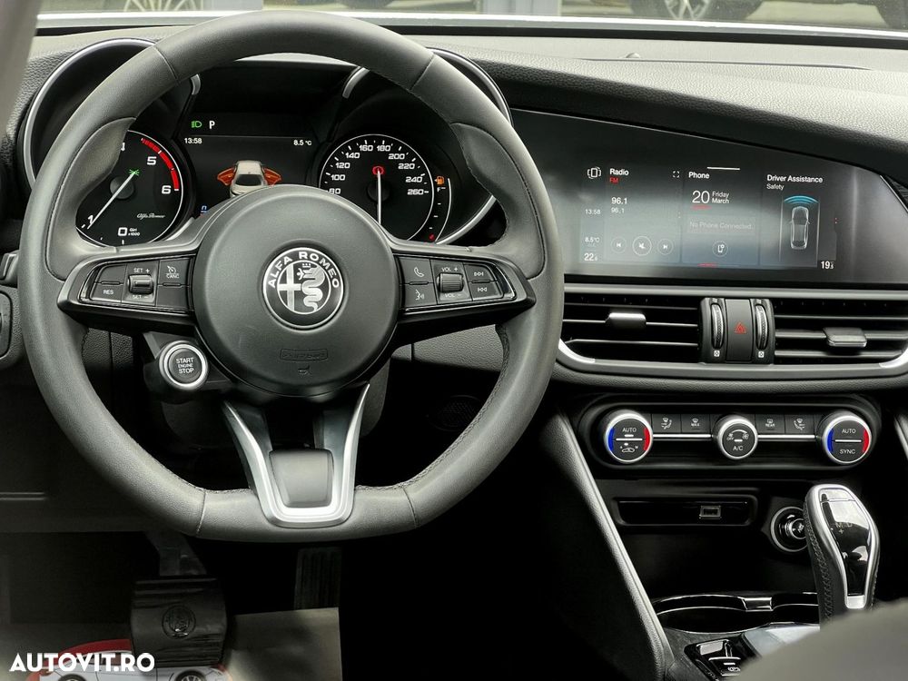 Alfa Romeo Giulia - 9
