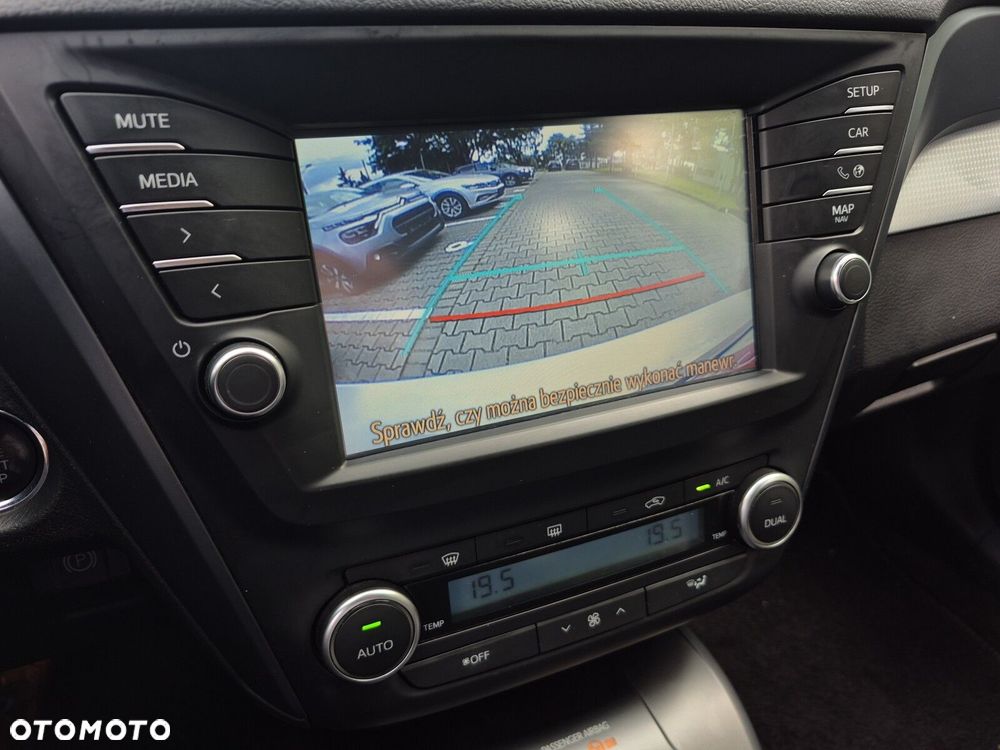 Toyota Avensis 1.8 Prestige MS - 23