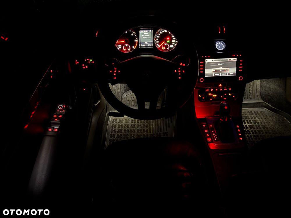 Volkswagen Passat Variant 2.0 TDI DSG BlueMotion Technology Exclusive - 39