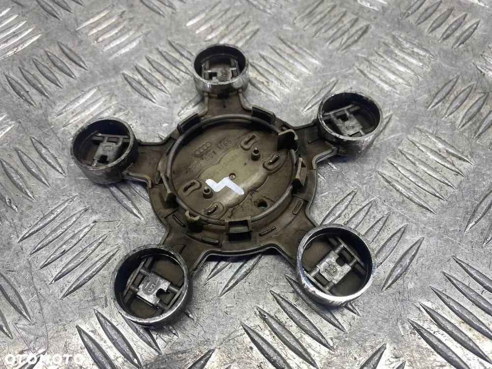 DEKIELEK KOŁPAK EMBLEMAT FELGI AUDI A4 A5 A6 A8 Q5 8R0601165 - 11