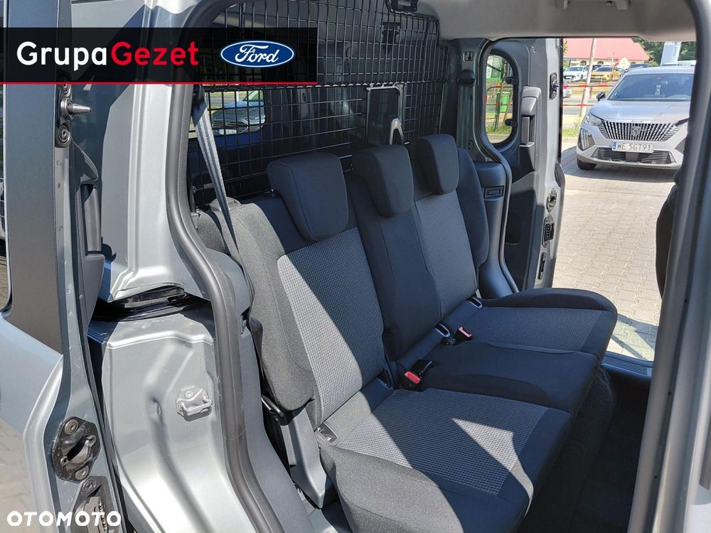 Ford Transit Courier - 19