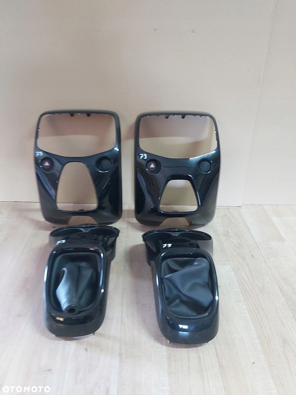 Toyota AYGO II ramka radia lewarka czarna komplet tunel - 1