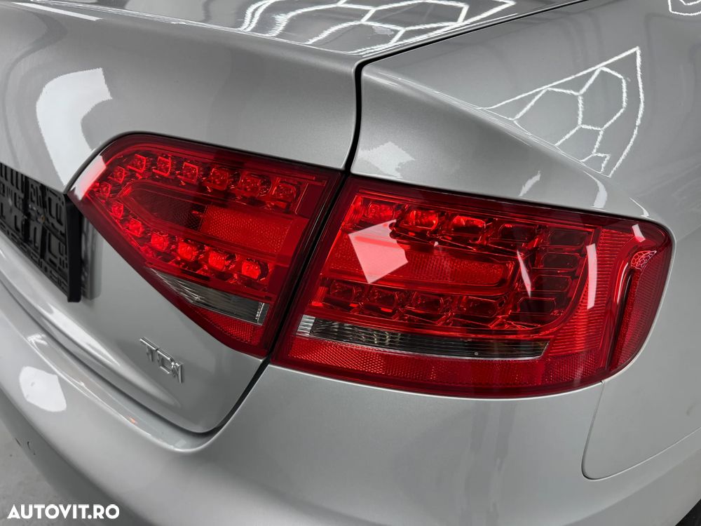 Audi A4 2.0 TDI DPF multitronic Attraction - 19