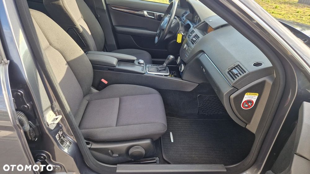 Mercedes-Benz Klasa C 180 Kompressor Automatik BlueEFFICIENCY - 23
