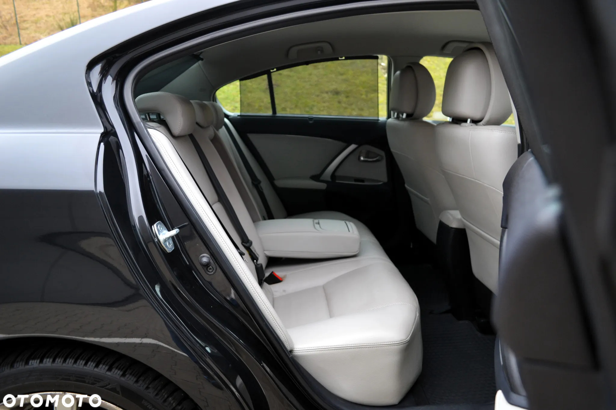 Toyota Avensis 2.0 Prestige NAVI MS - 12