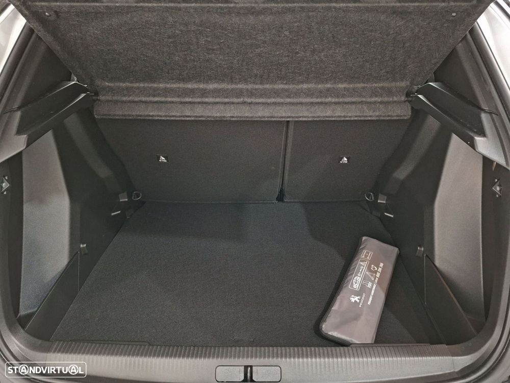 Peugeot 2008 1.2 PureTech Allure - 21