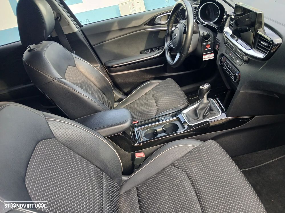 Kia Ceed SW 1.6 CRDi TX+SRF - 7