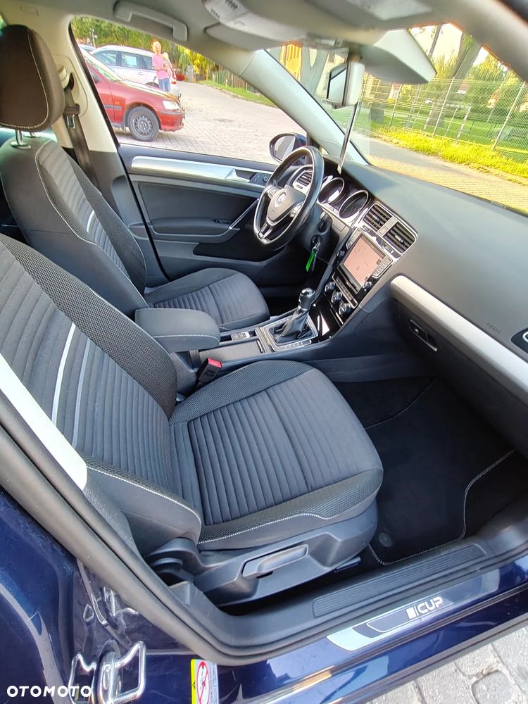 Volkswagen Golf - 10