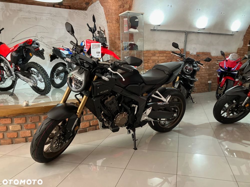 Honda CB - 1