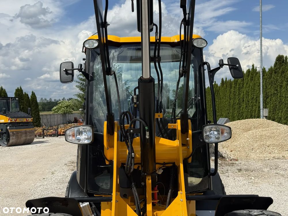 JCB 407 T4 / 2019 ROK / SILNIK 4-CYL BEZ DPF I ADBLUE / PIĘKNA / ORYGINAŁ / ZADBANA / SPROWADZONA Z NIEMIEC / MAŁE GABARYTY / SILNA / 406 408 409 60 70 M 506 509 - 33