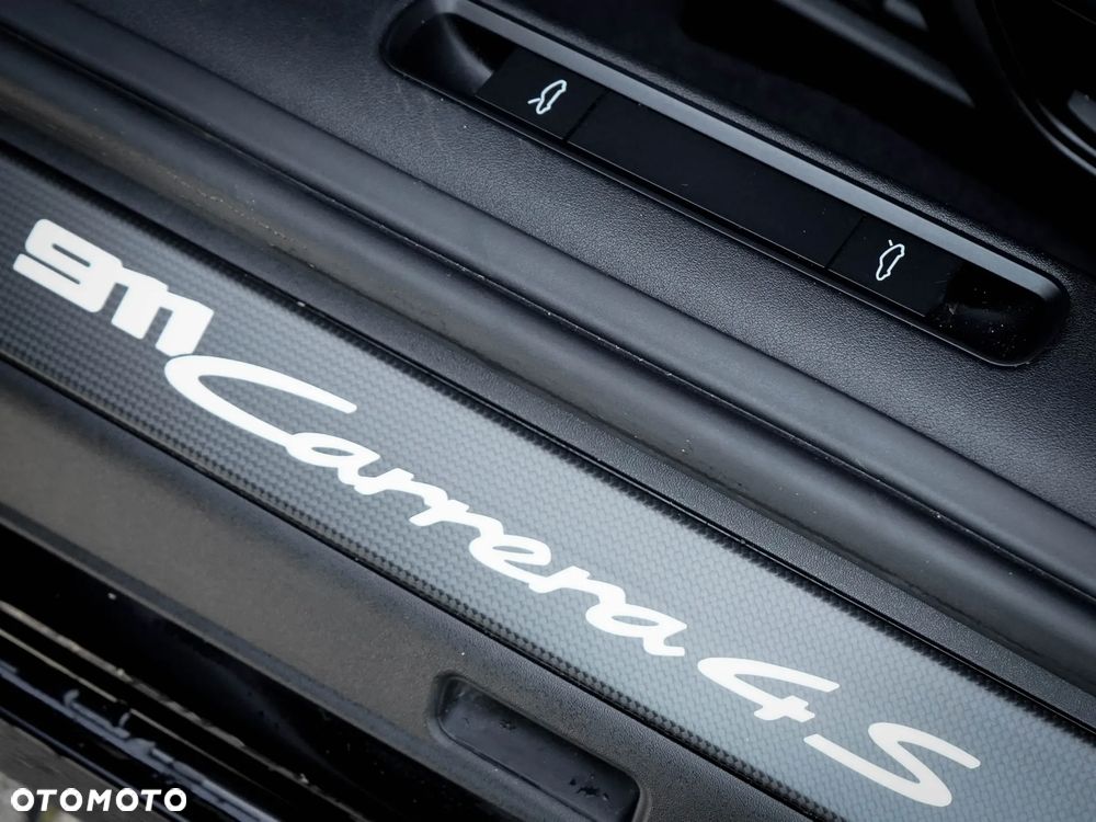 Porsche 911 Carrera 4S - 11