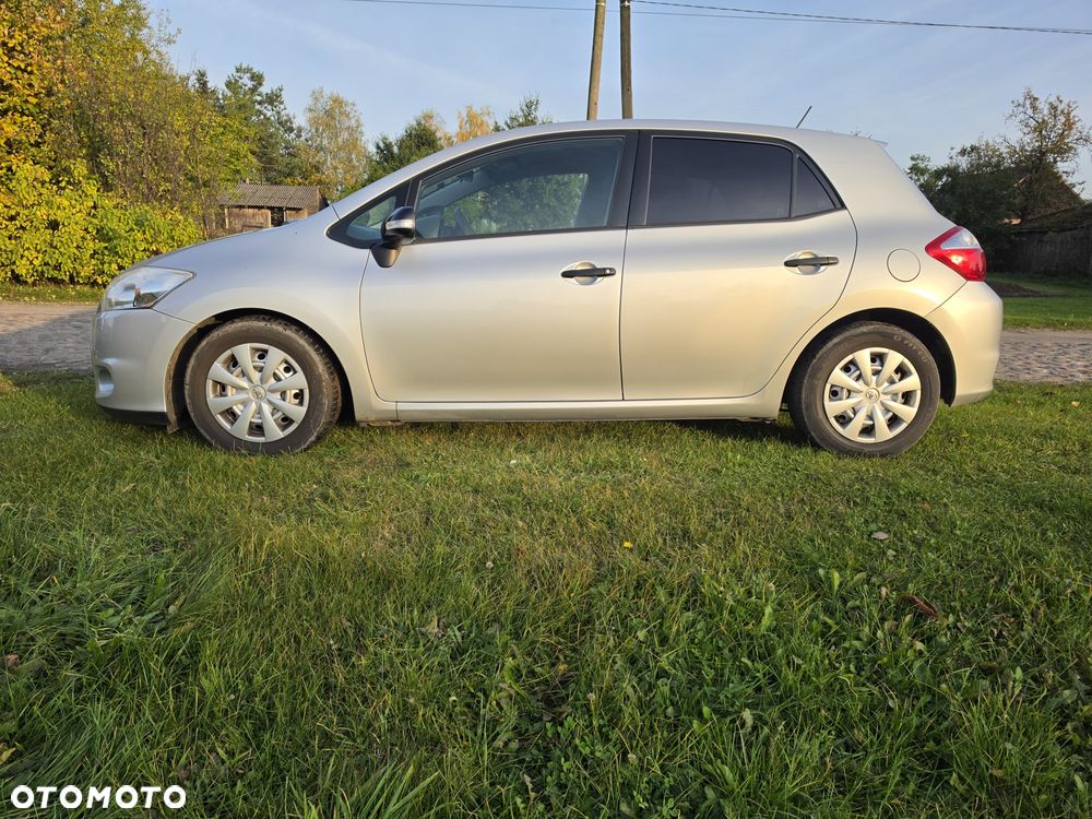 Toyota Auris 2012 photo 3