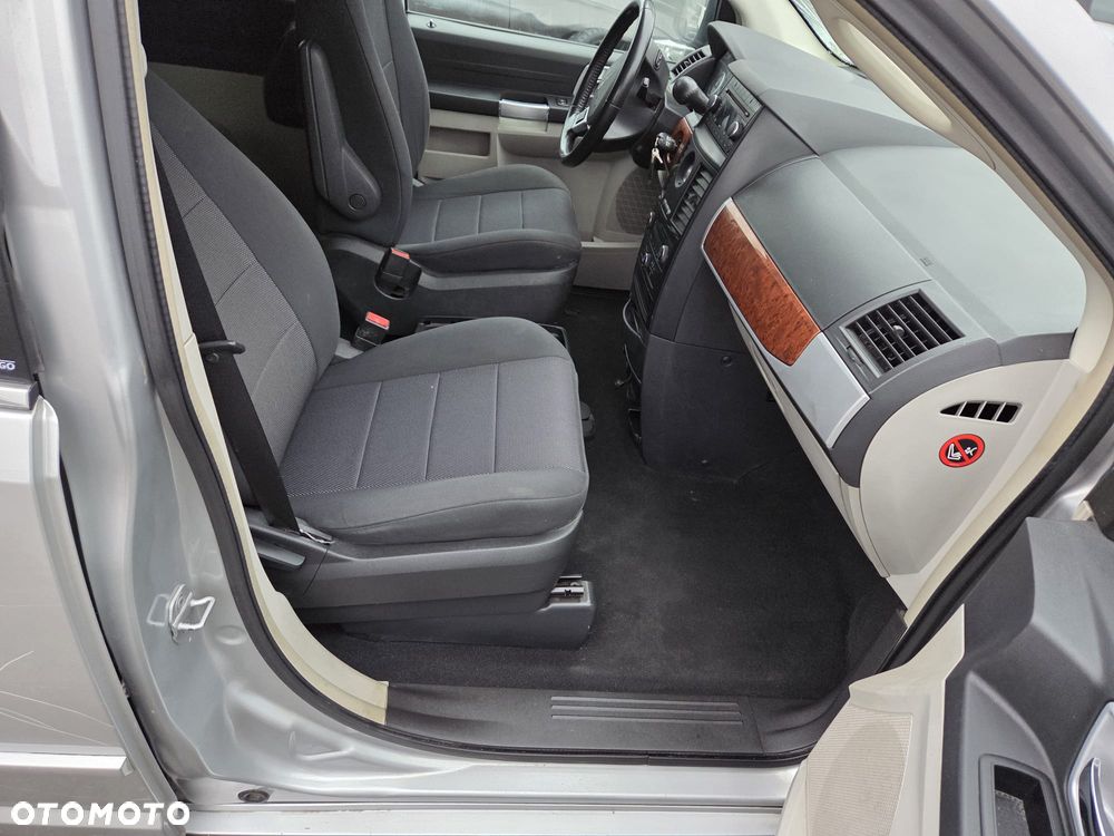 Chrysler Grand Voyager - 37