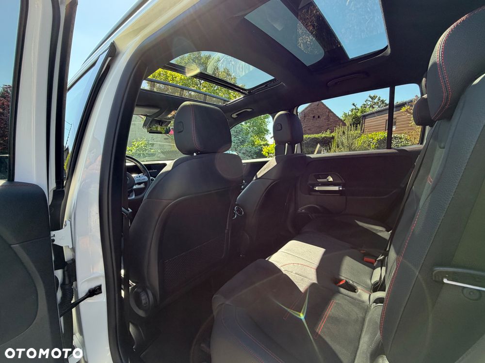 Mercedes-Benz GLB 200 4-Matic AMG Line 8G-DCT - 39