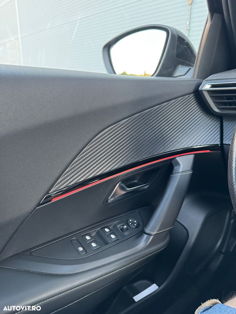 Peugeot 2008 PureTech 130 EAT8 GT - 13