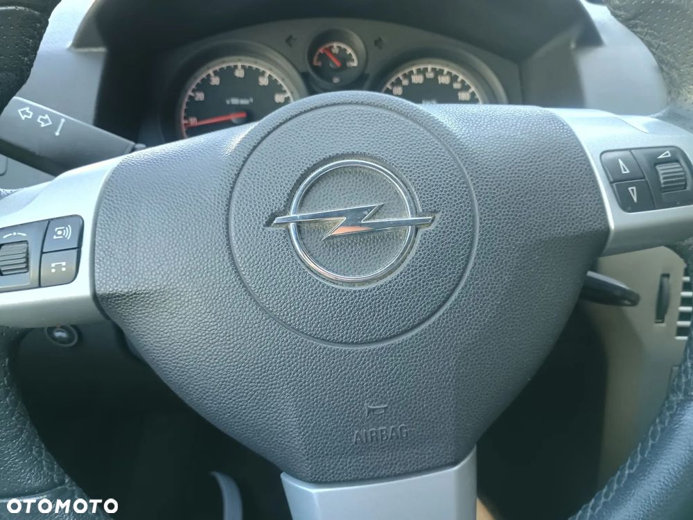 Opel Astra 1.6 Essentia - 8