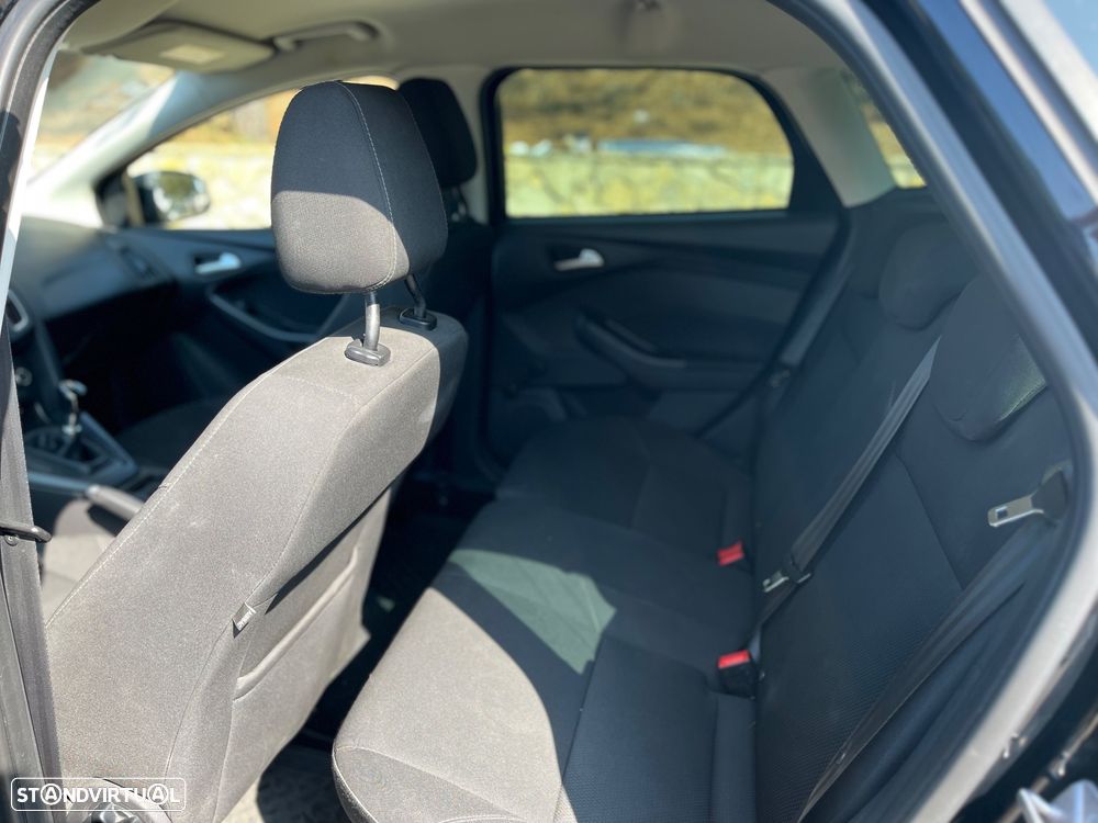 Ford Focus SW 1.0 EcoBoost ST-Line - 28