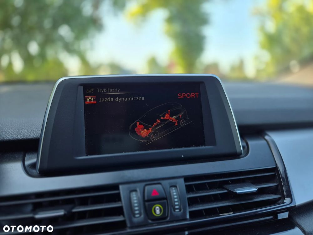BMW Seria 2 216d Sport Line - 32