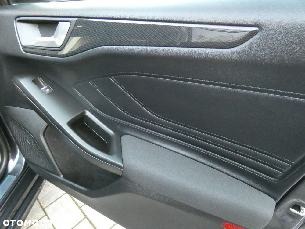 Ford Focus ver-2-0-ecoblue-st--line - 38