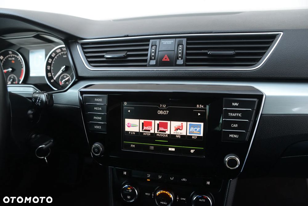 Skoda Superb 2.0 TDI Sportline - 30