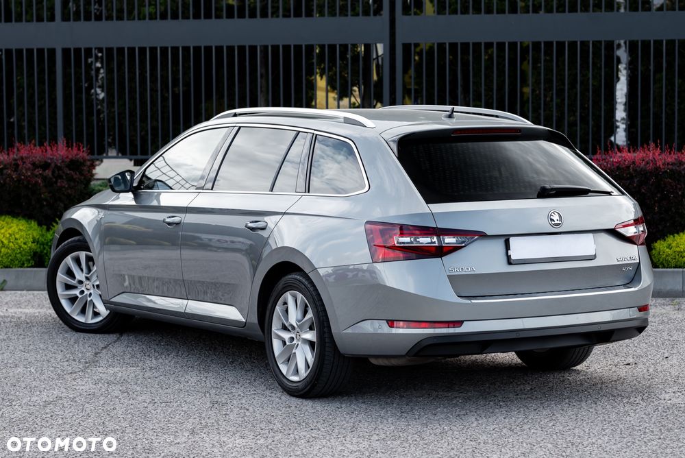 Skoda Superb 2.0 TDI 4x4 L&K DSG - 10