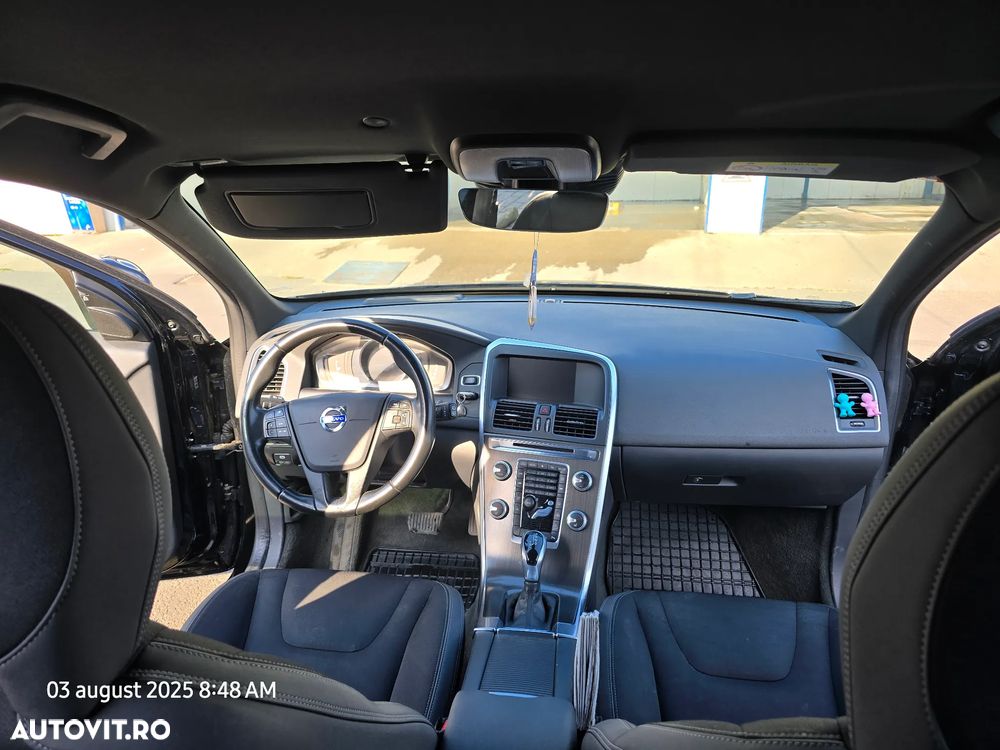 Volvo XC 60 D4AWD Momentum - 4