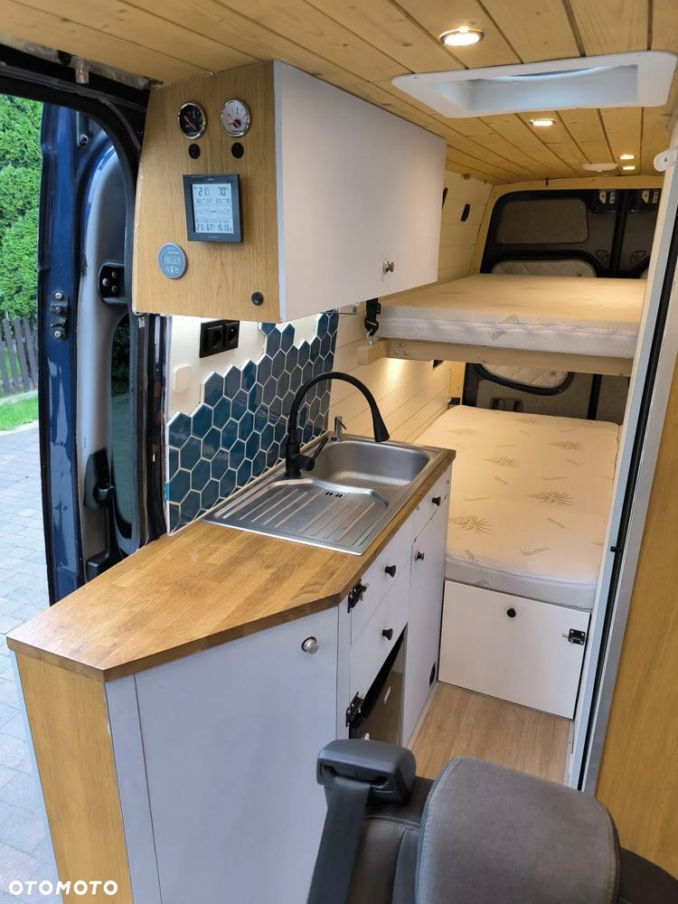 Mercedes-Benz Sprinter - 13