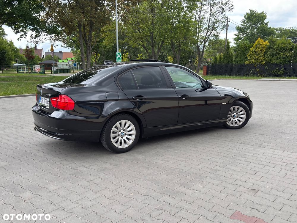 BMW Seria 3 320i - 4