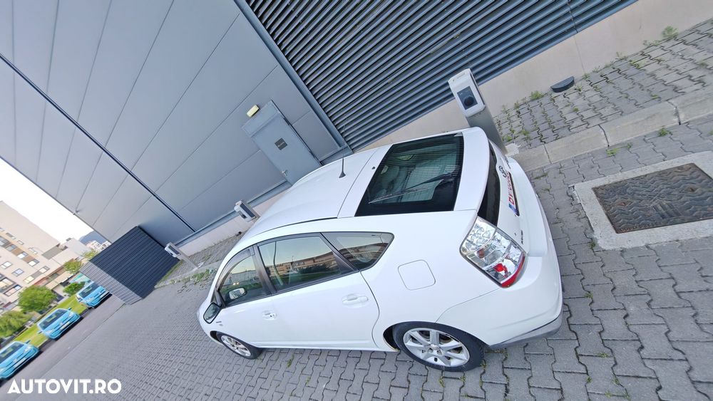 Toyota Prius (Hybrid) Sol - 4