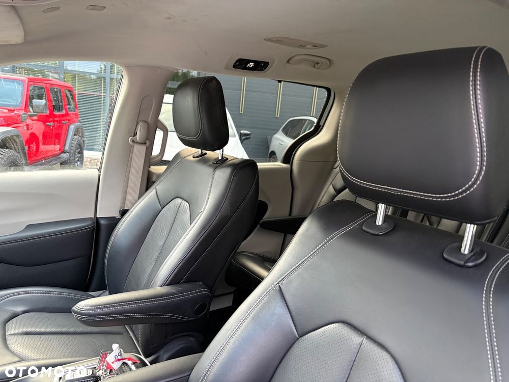 Chrysler Pacifica - 13