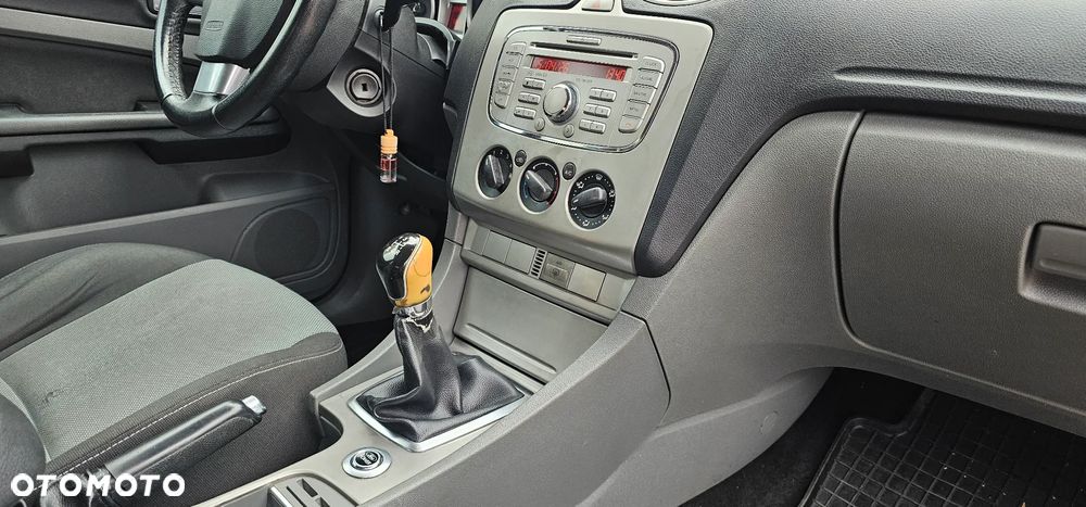 Ford Focus 1.6 16V Style - 9