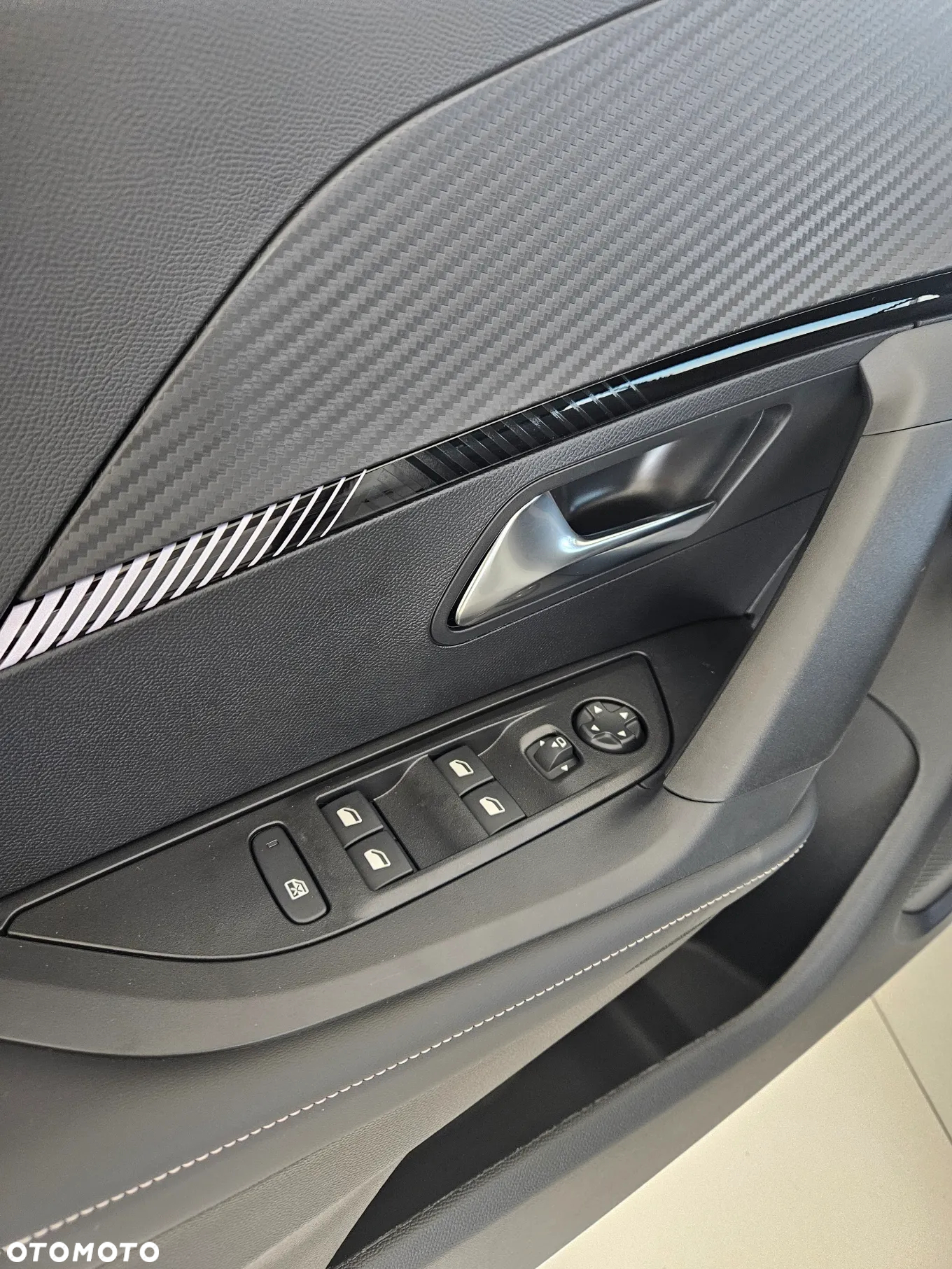 Peugeot 2008 PureTech mHEV Allure e-DCS6 - 10