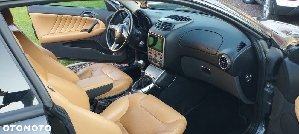 Alfa Romeo GT 1.9JTD 16V Distinctive - 10