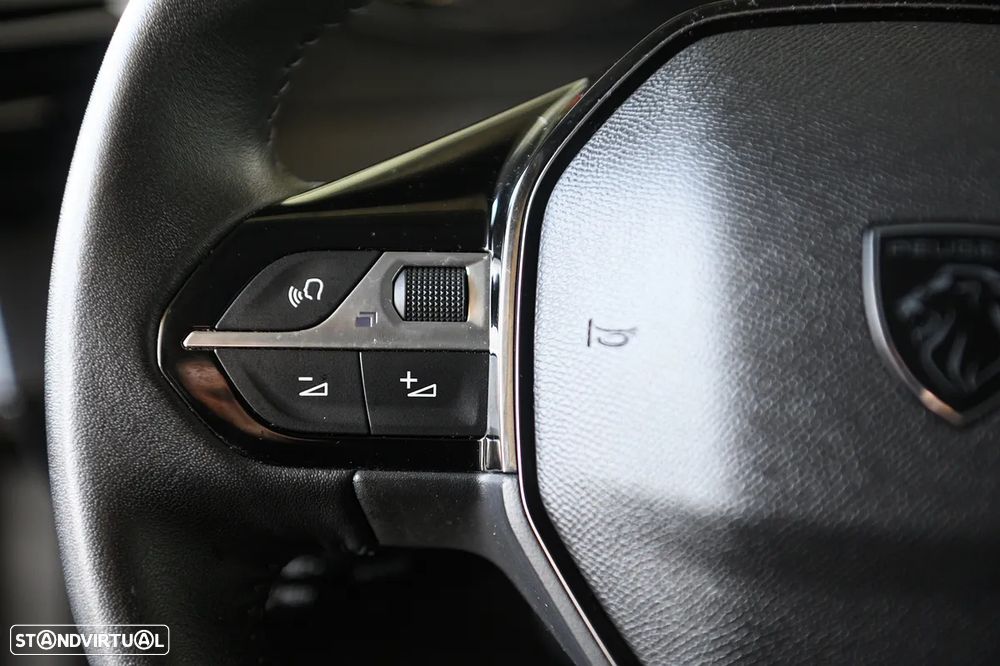 Peugeot 208 1.2 PureTech Active Pack - 31