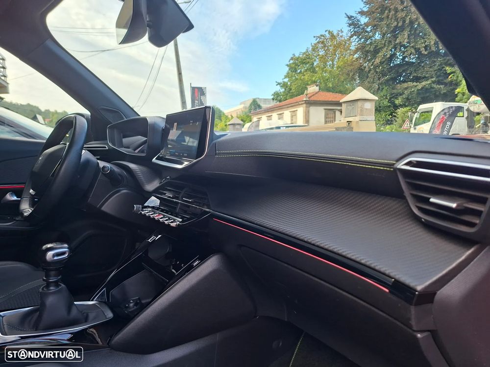 Peugeot 2008 PureTech 130 Stop&Start GT-Line Edition — fotografia 28