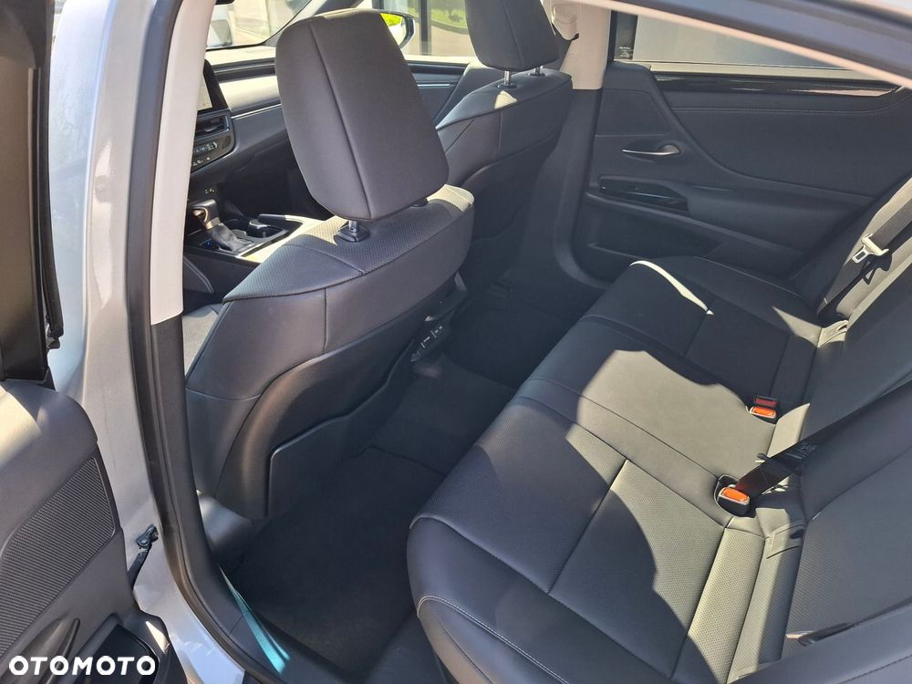 Lexus ES 300h Business Edition - 15