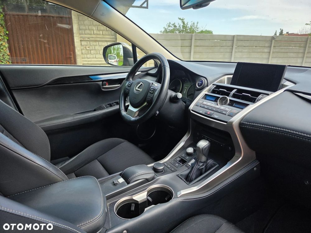 Lexus NX 300h - 15