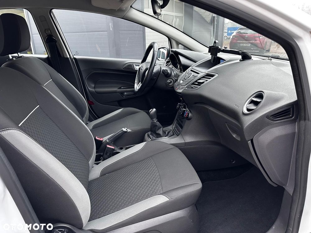 Ford Fiesta 1.25 Celebration - 21